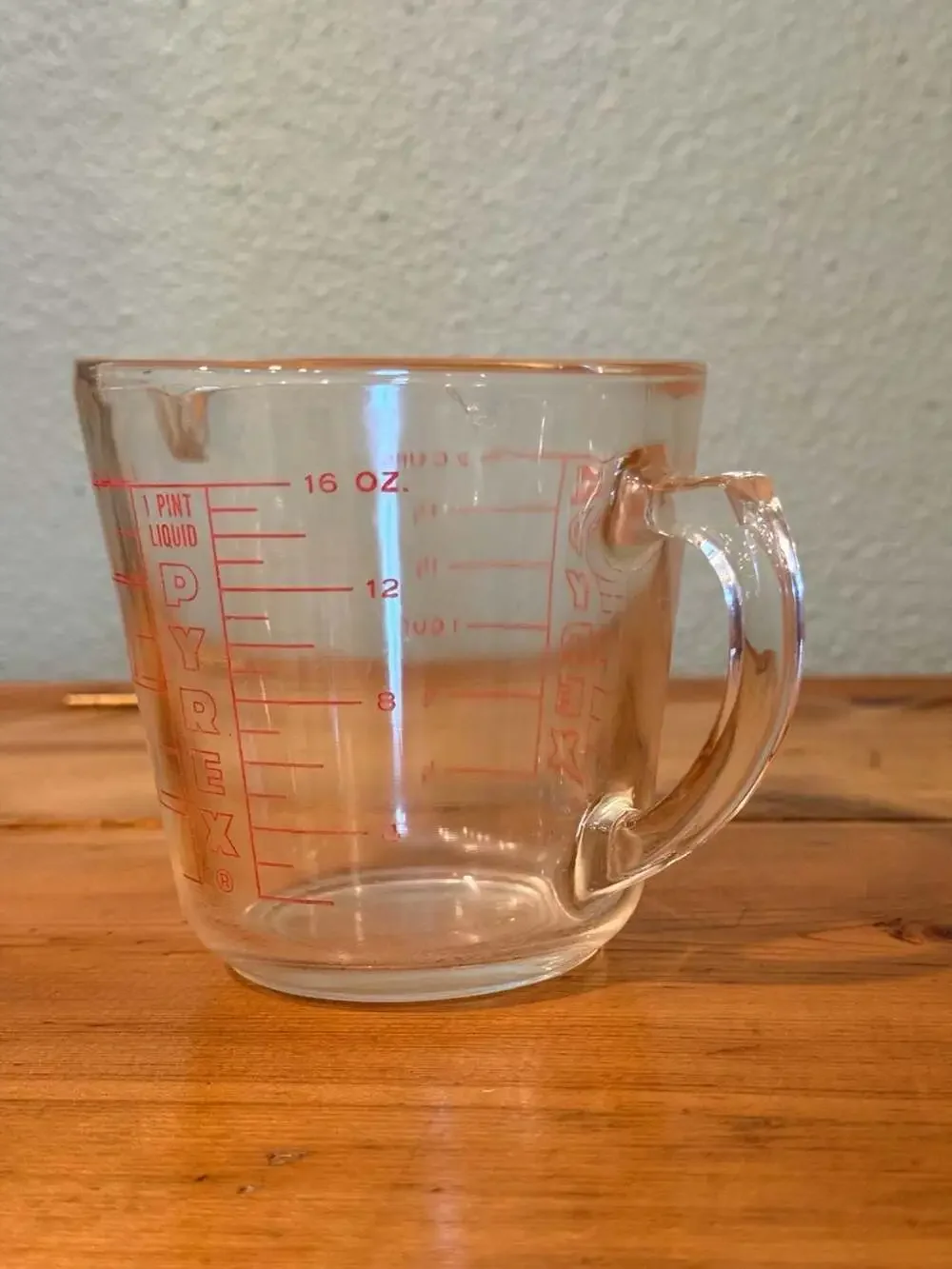 Vintage Pyrex 16 oz (2 Cup) Glass Liquid Measuring Cup with Red Lettering